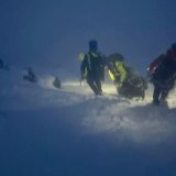 Dans des conditions difficiles et dramatiques, une équipe de l'organisation cantonale valaisanne des secours a sauvé samedi dans la nuit une cordée de quatre alpinistes sur le Lagginhorn. Air Zermatt
